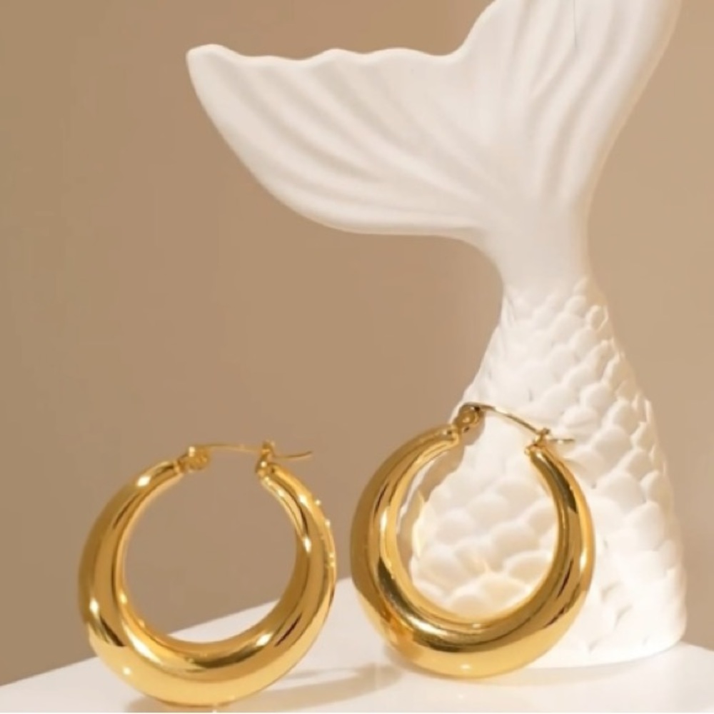 Classic Gorgeous Chunky Gold Hoop Earrings Lightweight Stunning On Trend - Picture 6 of 12